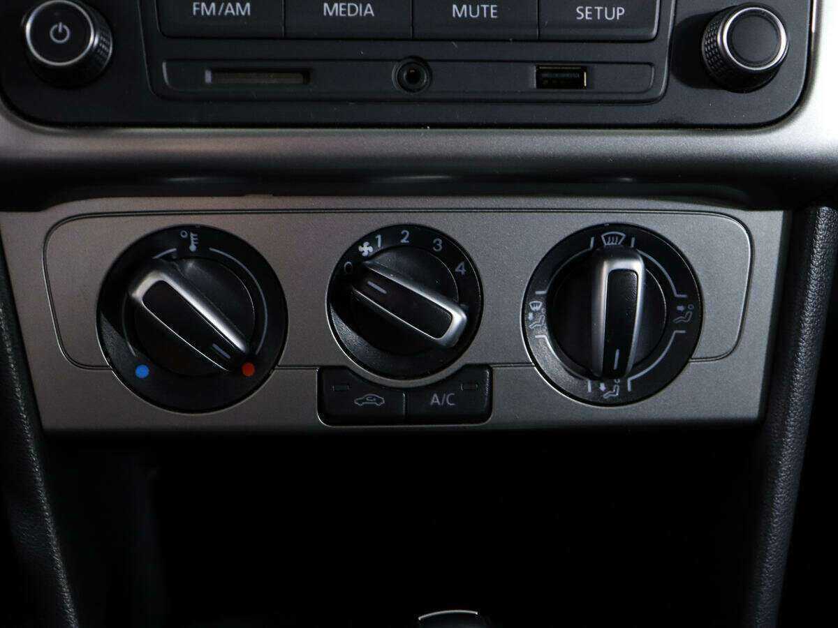 Volkswagen Polo с пробегом — 2019 год. Фото: #16