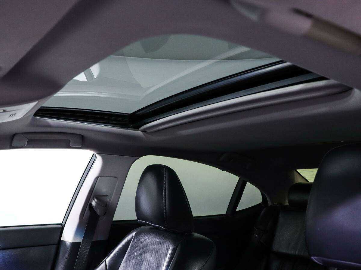 Lexus ES с пробегом — 2016 год. Фото: #11