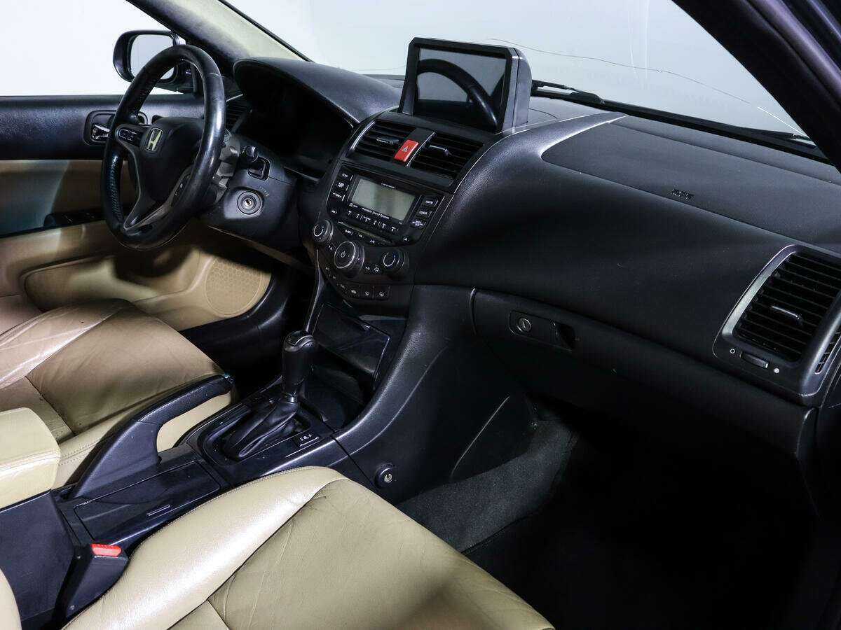 Honda Accord с пробегом — 2004 год. Фото: #6