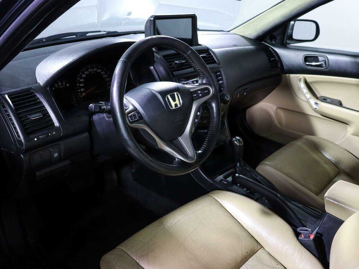 Honda Accord с пробегом — 2004 год. Фото: #11