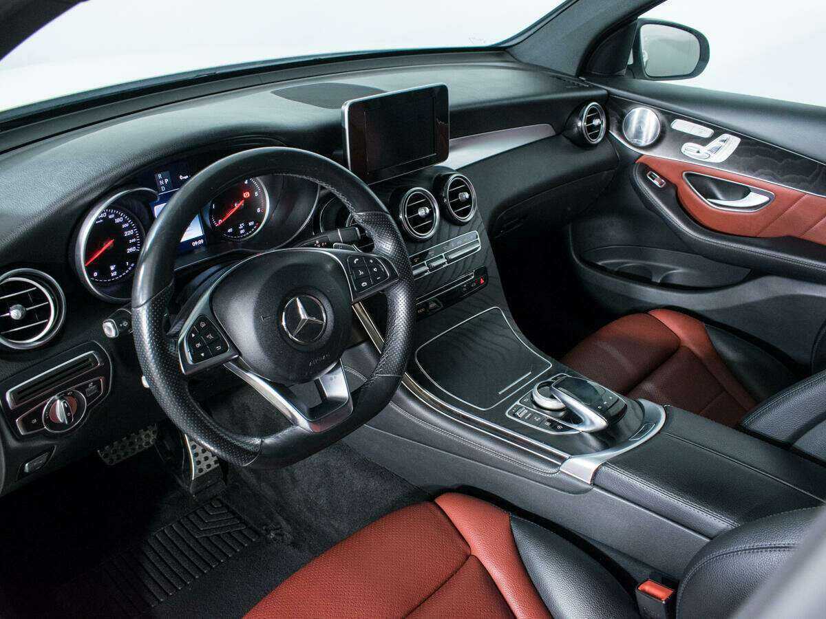 Mercedes-Benz GLC Coupe с пробегом — 2017 год. Фото: #12