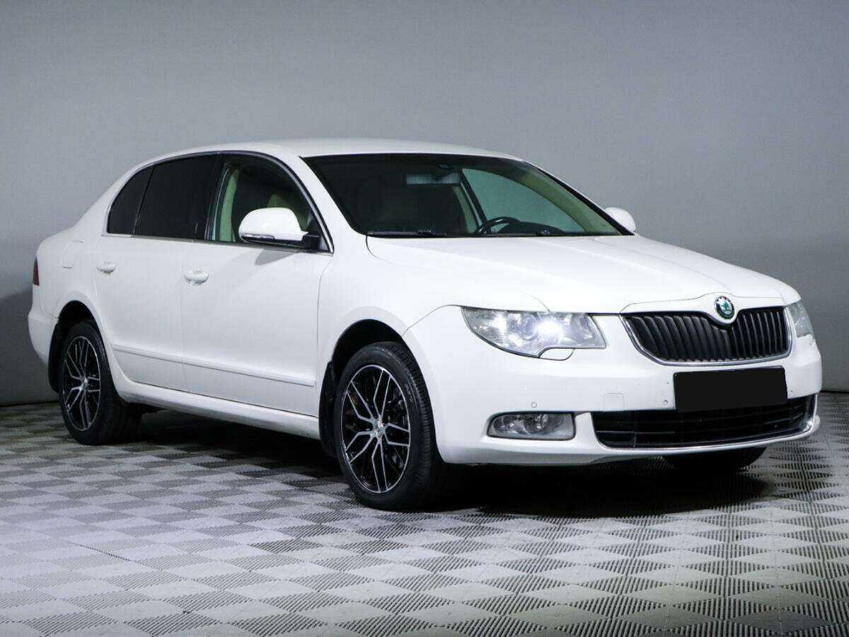 Skoda Superb с пробегом — 2011 год. Фото: #2