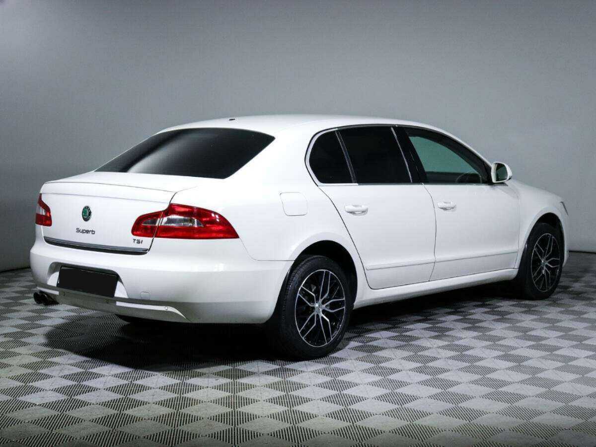 Skoda Superb с пробегом — 2011 год. Фото: #3