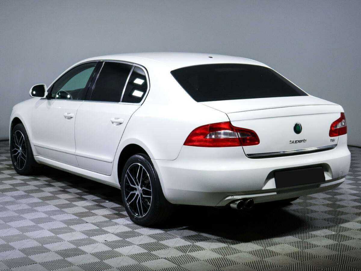 Skoda Superb с пробегом — 2011 год. Фото: #5
