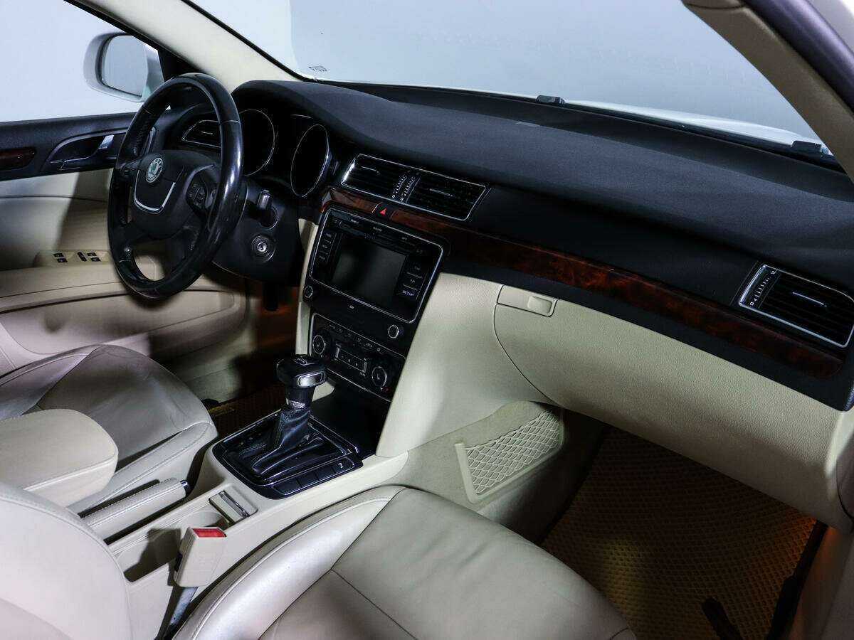 Skoda Superb с пробегом — 2011 год. Фото: #6