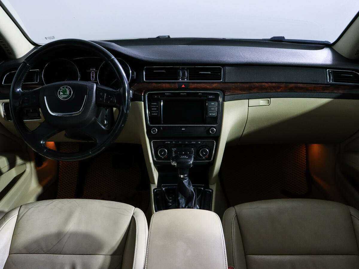 Skoda Superb с пробегом — 2011 год. Фото: #9