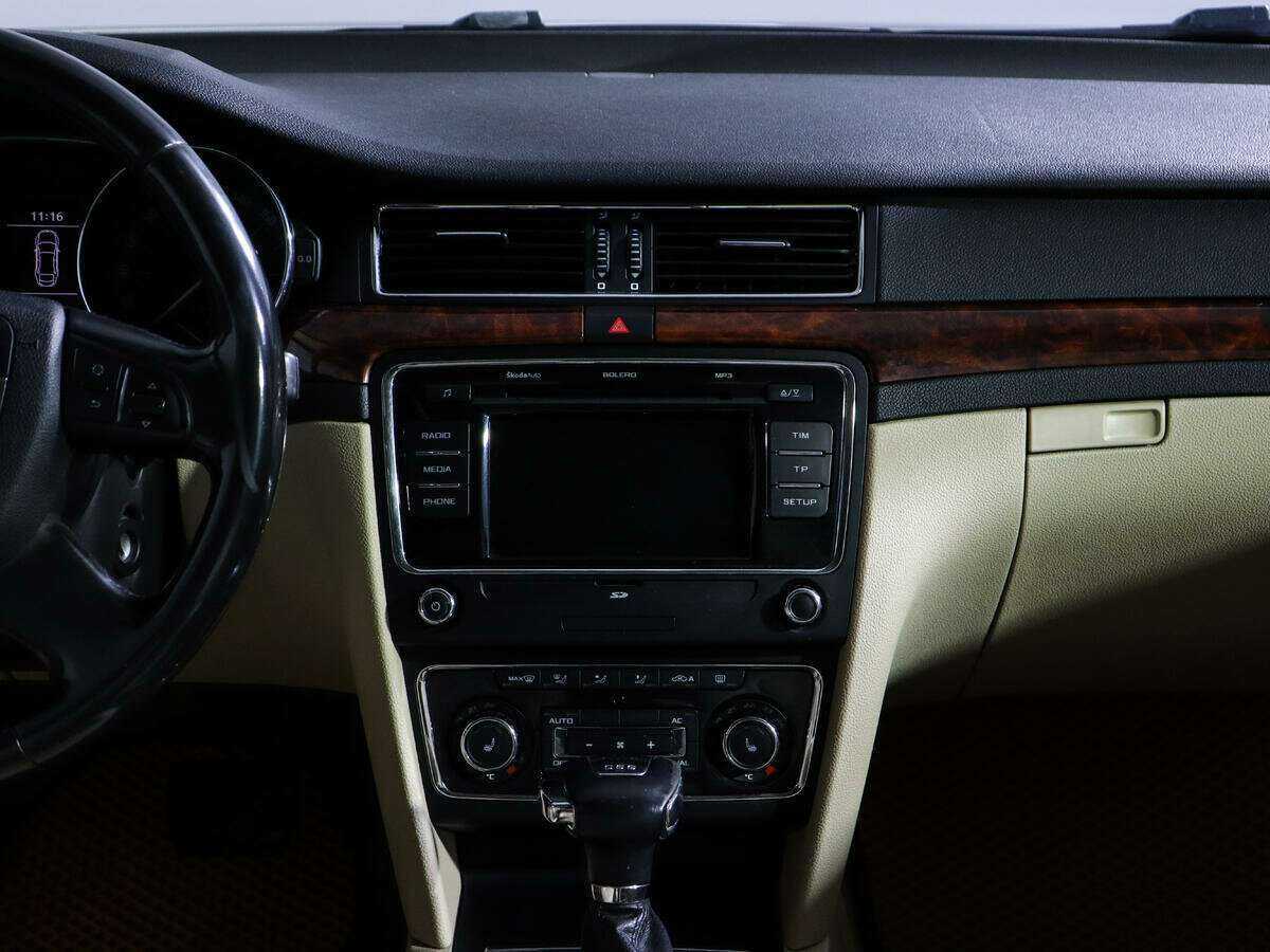 Skoda Superb с пробегом — 2011 год. Фото: #10