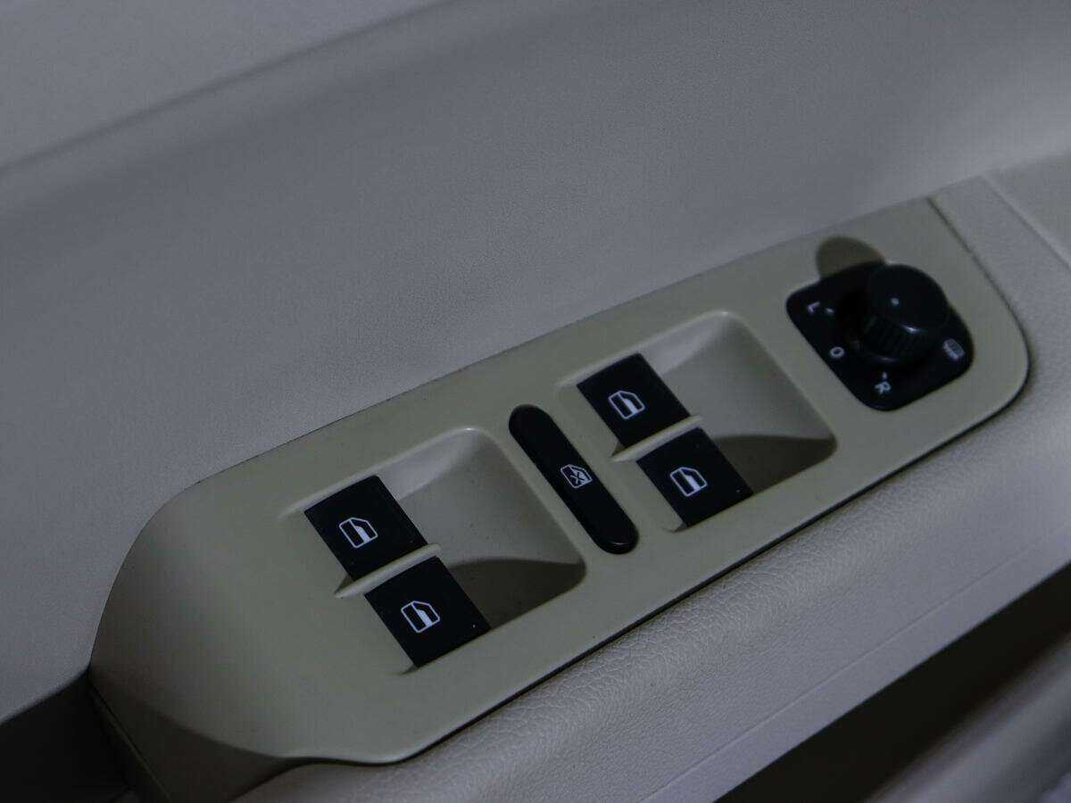 Skoda Superb с пробегом — 2011 год. Фото: #12