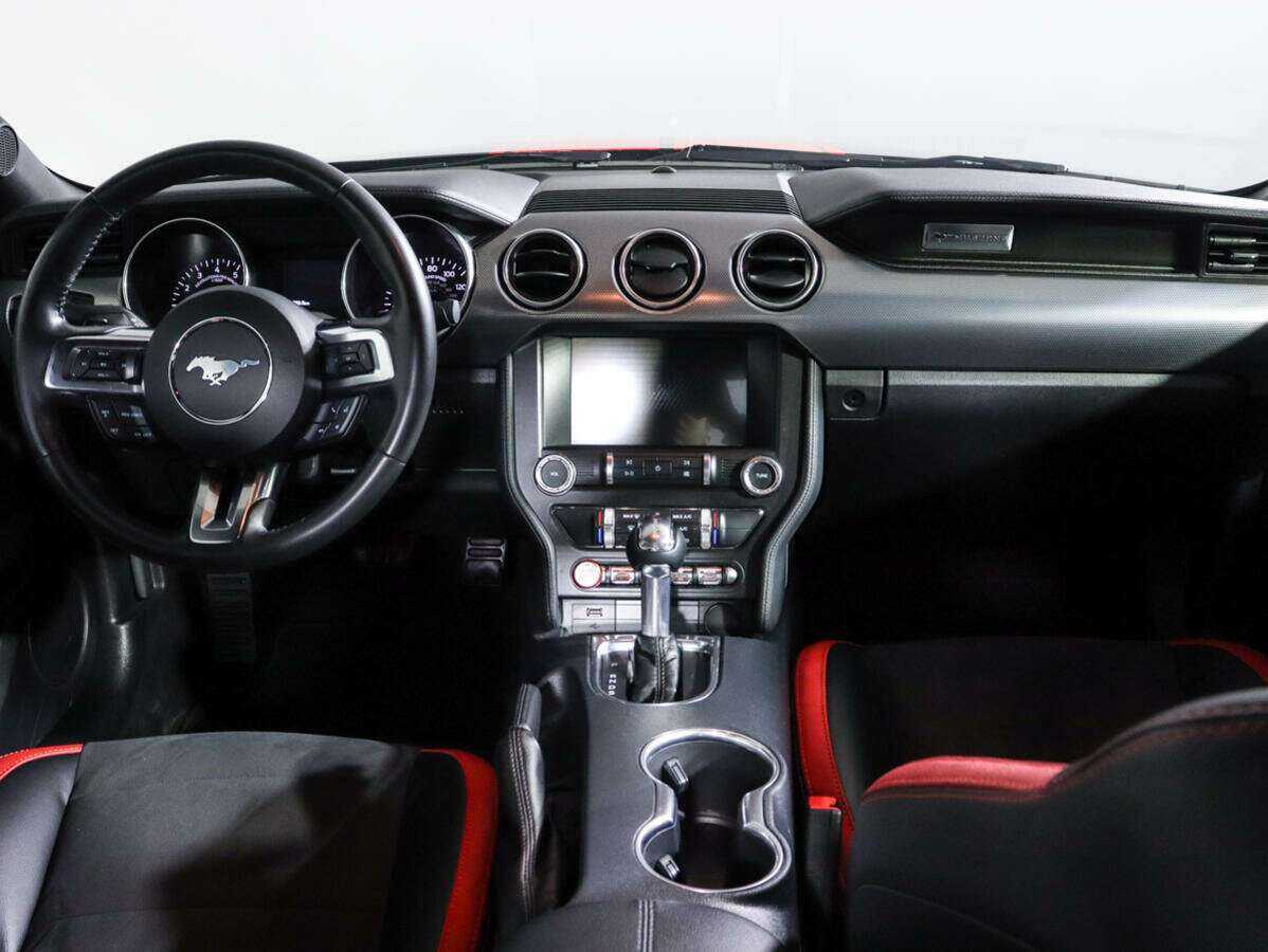 Ford Mustang с пробегом — 2021 год. Фото: #11