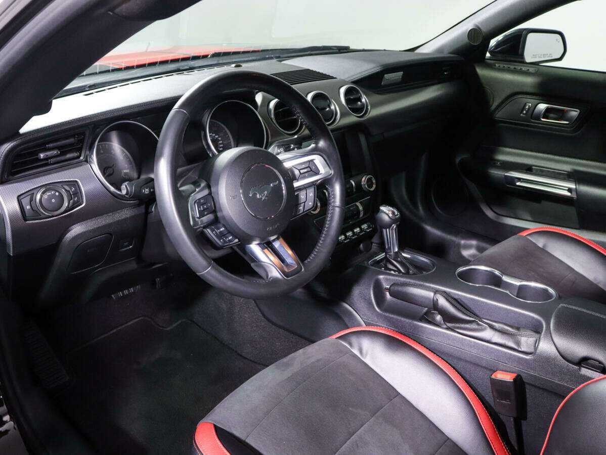 Ford Mustang с пробегом — 2021 год. Фото: #13