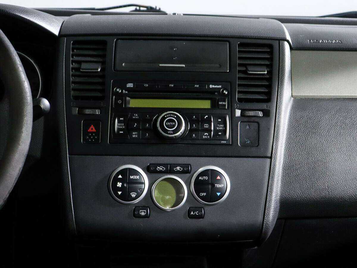 Nissan Tiida с пробегом — 2008 год. Фото: #10