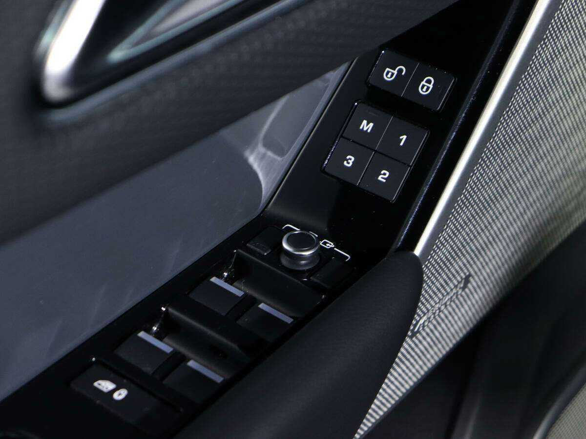 Land Rover Range Rover Velar с пробегом — 2018 год. Фото: #14