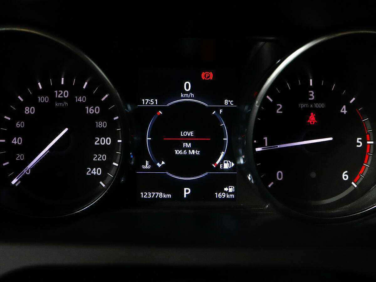 Land Rover Discovery Sport с пробегом — 2017 год. Фото: #8