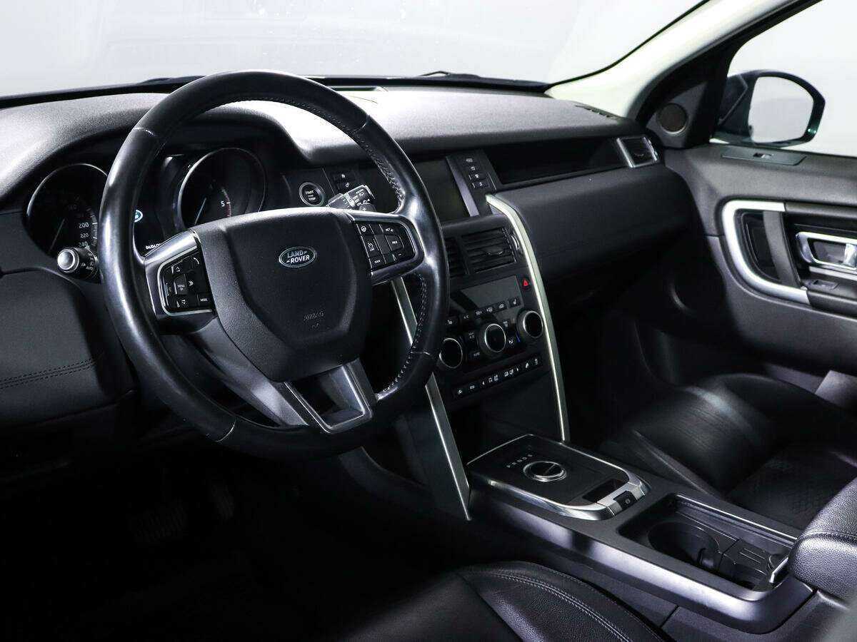 Land Rover Discovery Sport с пробегом — 2017 год. Фото: #11