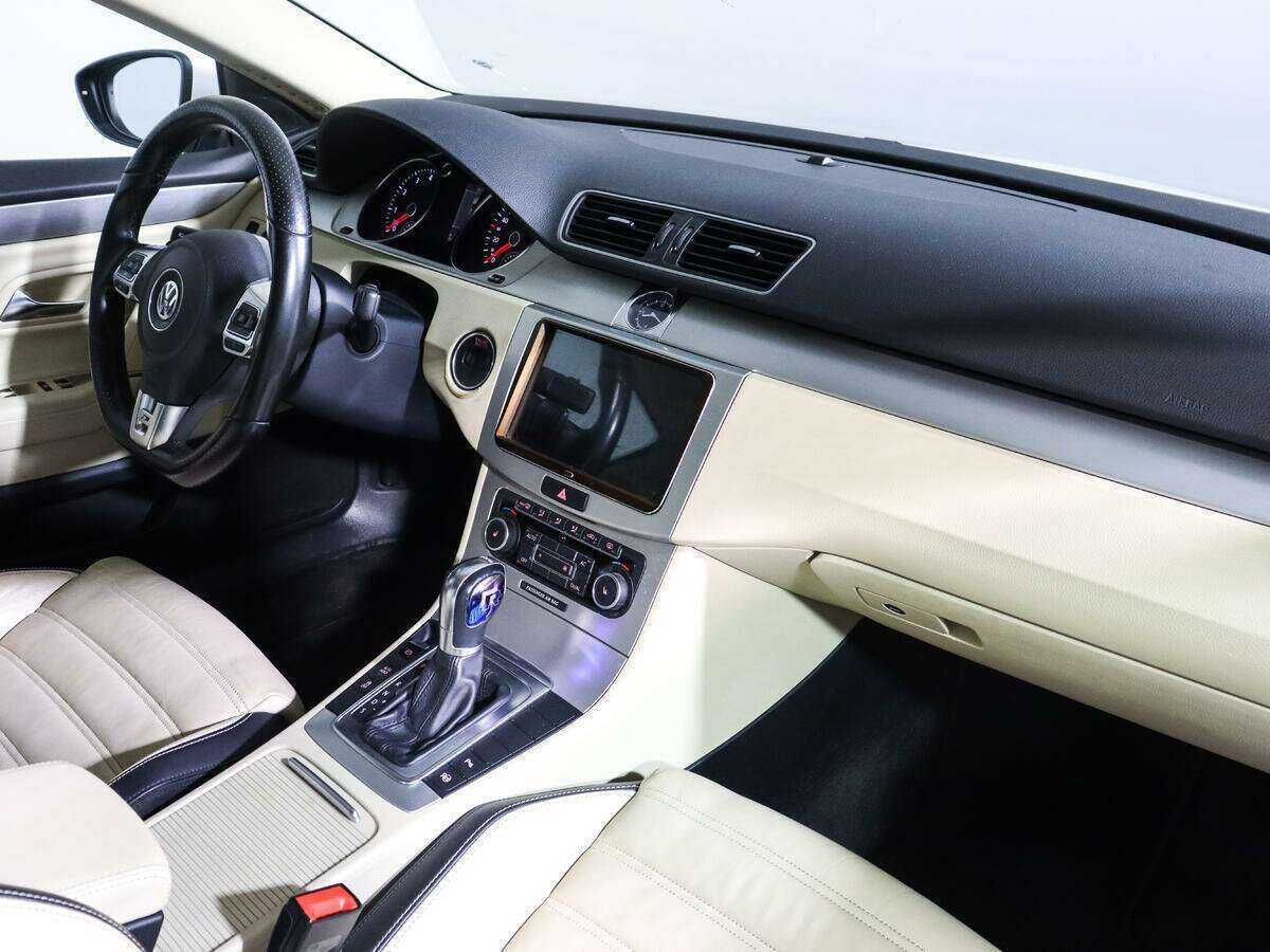 Volkswagen Passat CC с пробегом — 2011 год. Фото: #6