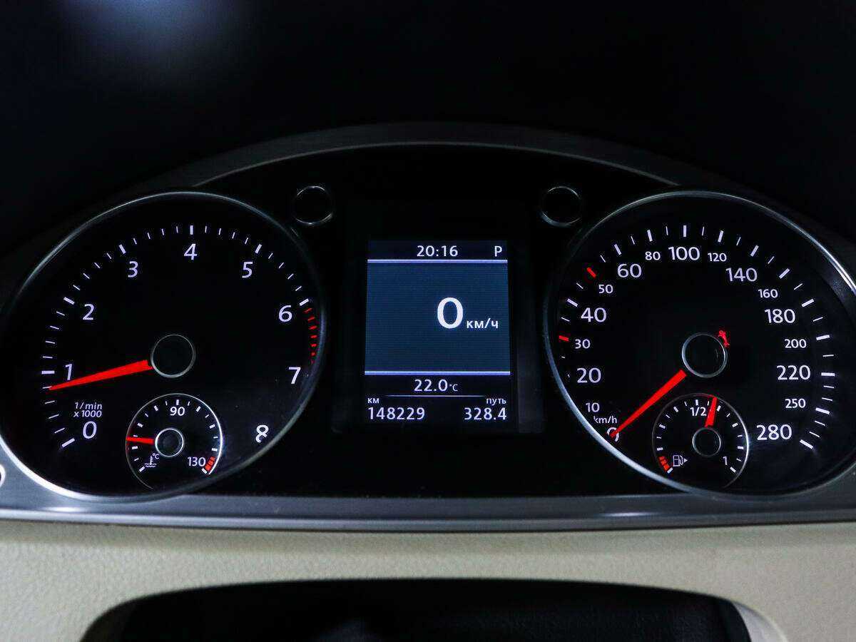 Volkswagen Passat CC с пробегом — 2011 год. Фото: #8