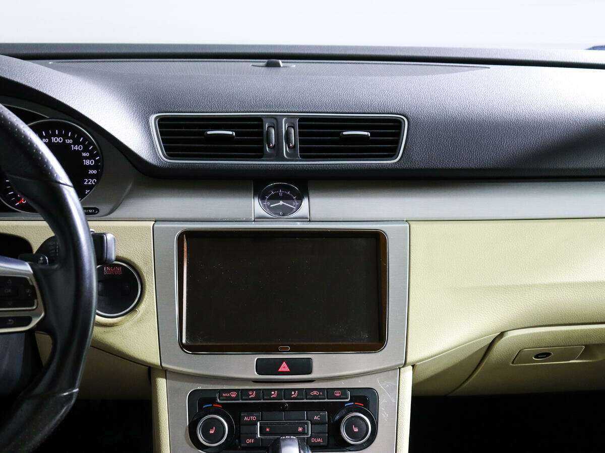 Volkswagen Passat CC с пробегом — 2011 год. Фото: #10