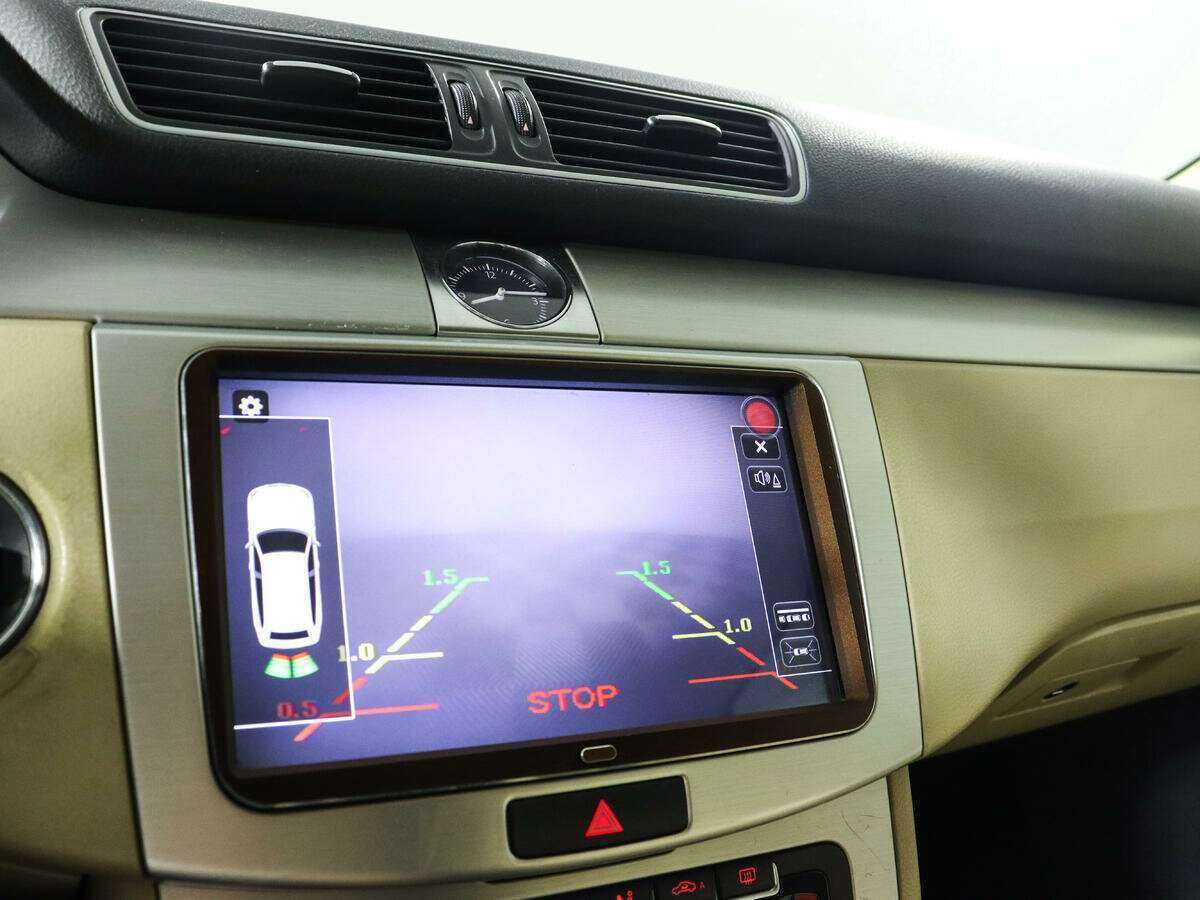 Volkswagen Passat CC с пробегом — 2011 год. Фото: #12