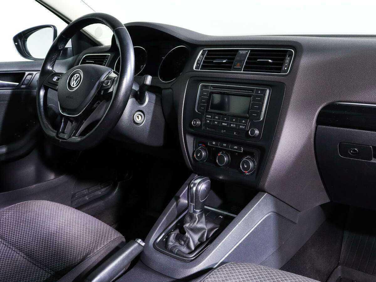 Volkswagen Jetta с пробегом — 2016 год. Фото: #7