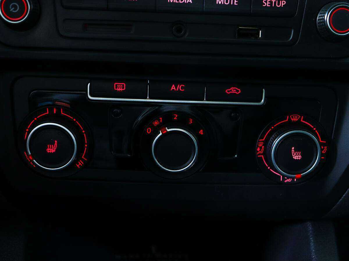 Volkswagen Jetta с пробегом — 2016 год. Фото: #14