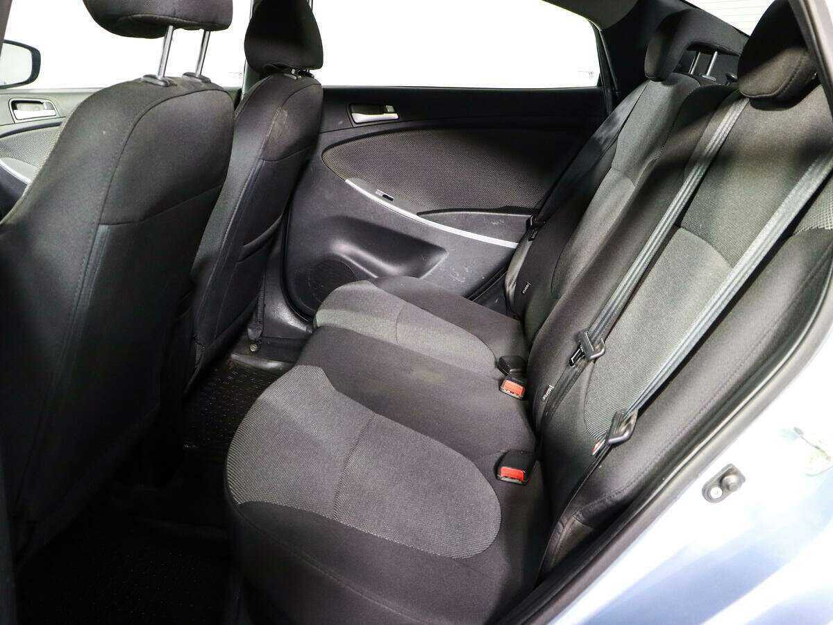 Hyundai Solaris с пробегом — 2011 год. Фото: #7