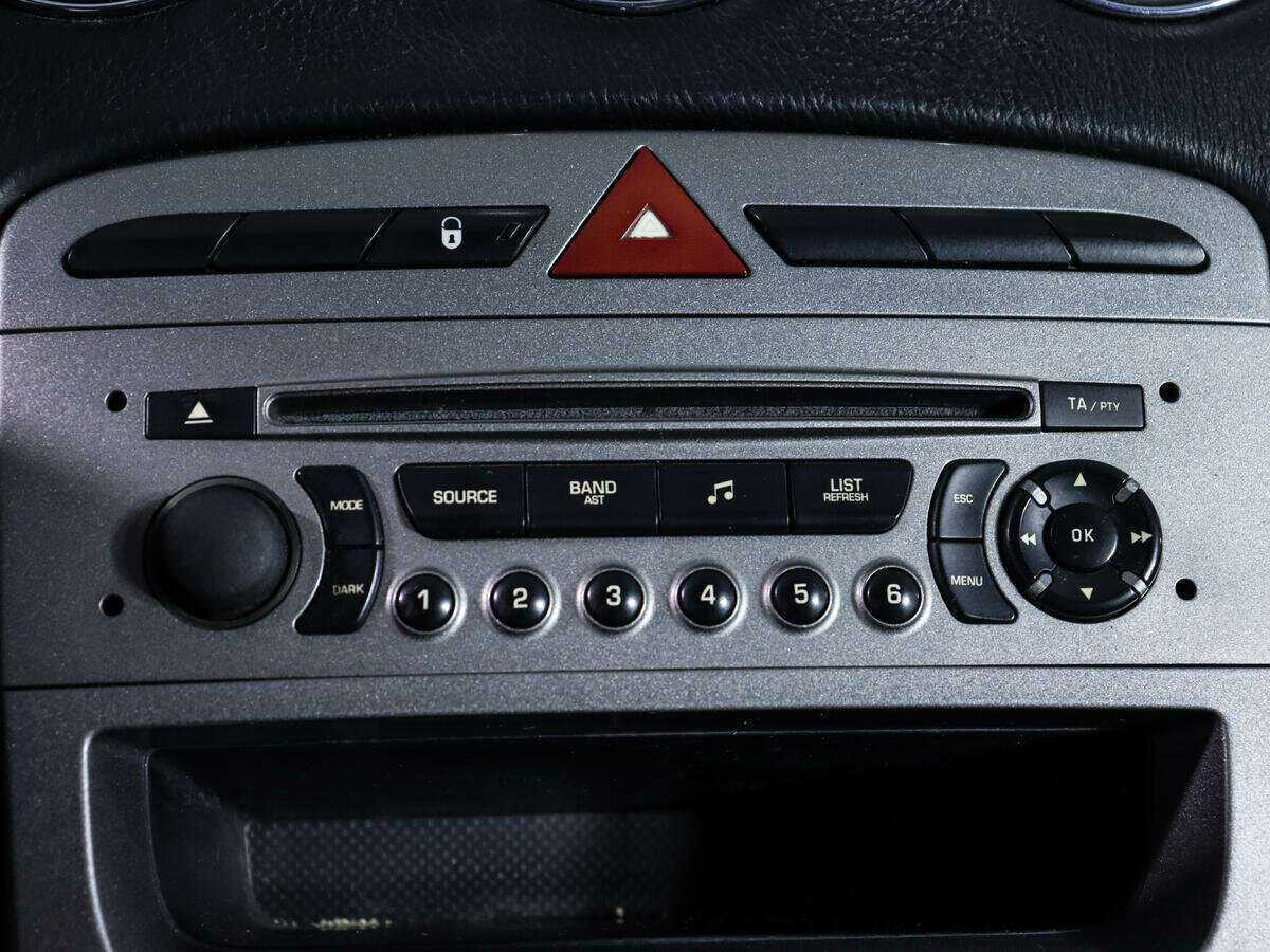 Peugeot 308 с пробегом — 2010 год. Фото: #16