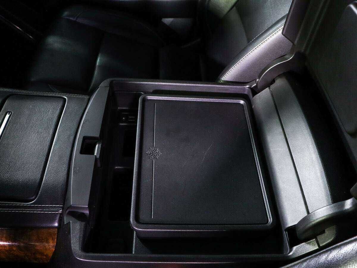 Chevrolet Tahoe с пробегом — 2016 год. Фото: #20