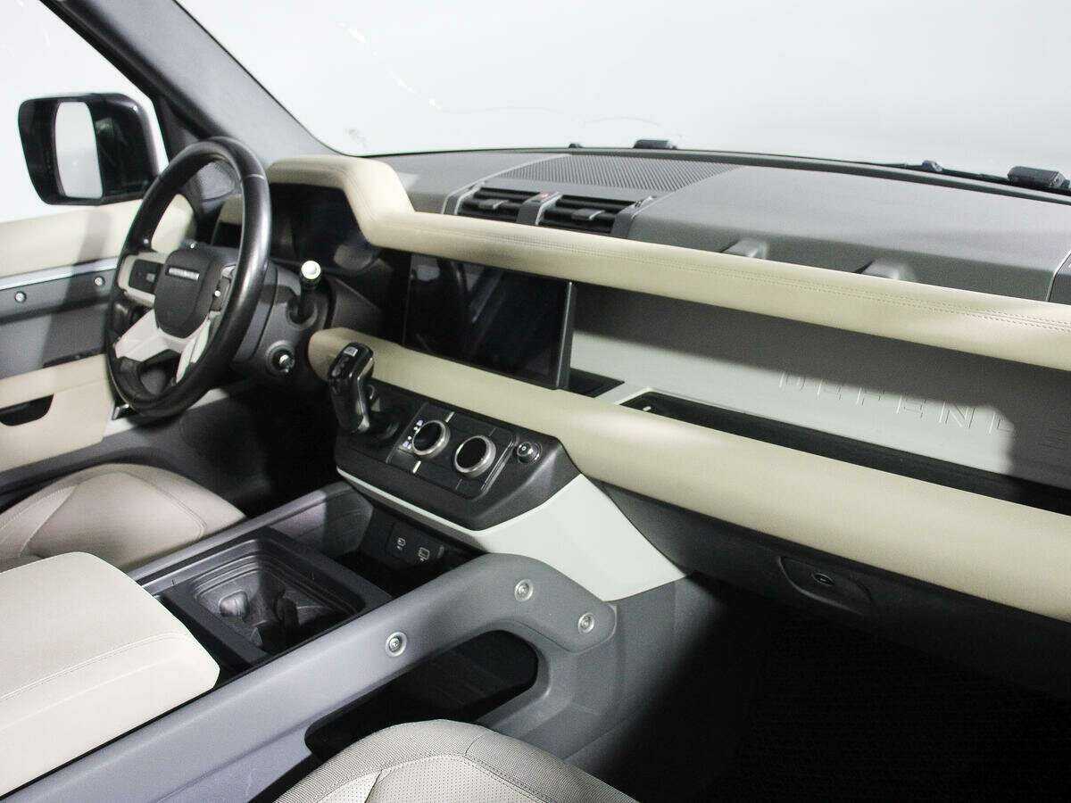 Land Rover Defender с пробегом — 2020 год. Фото: #7