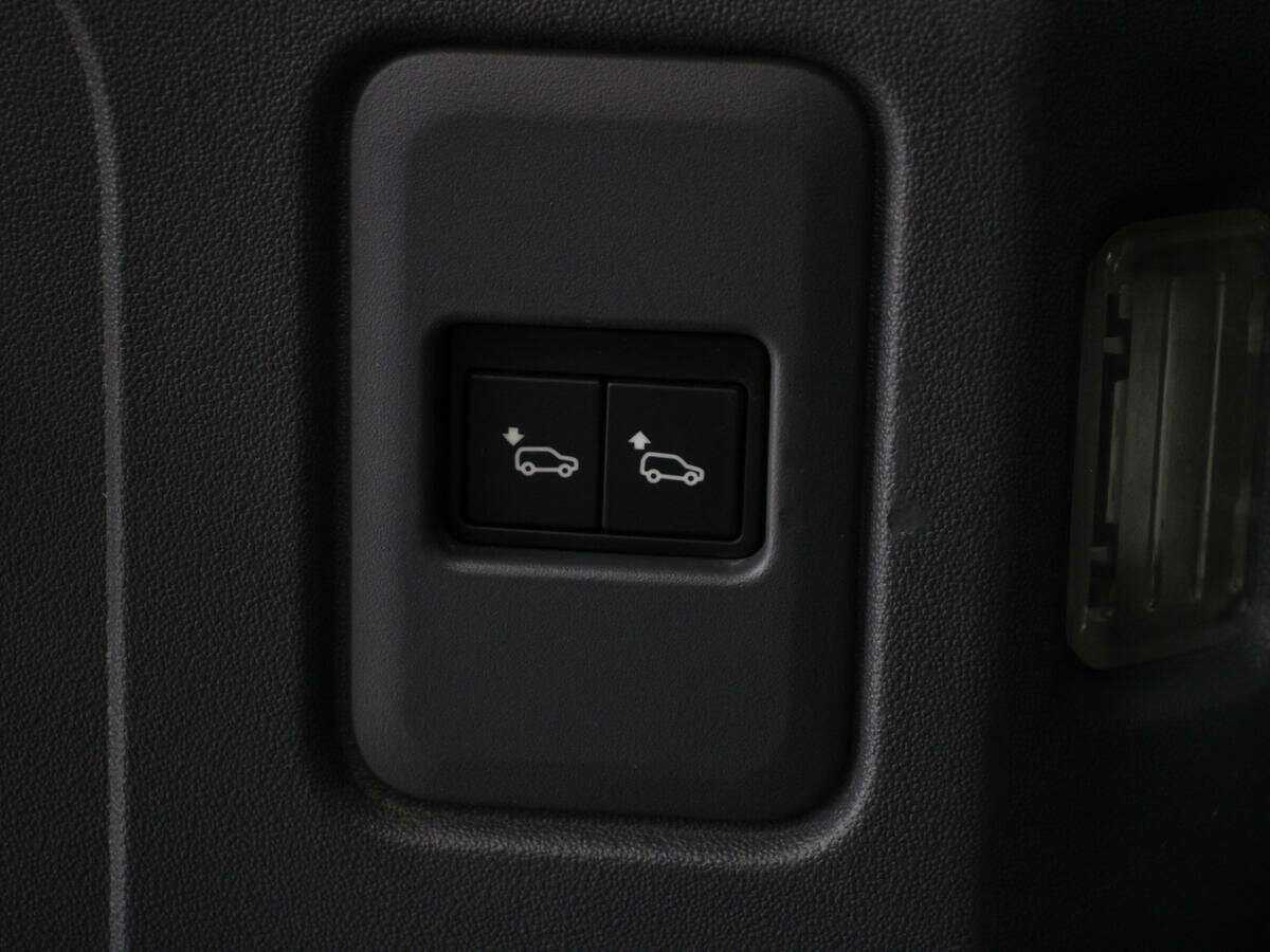 Land Rover Defender с пробегом — 2020 год. Фото: #14