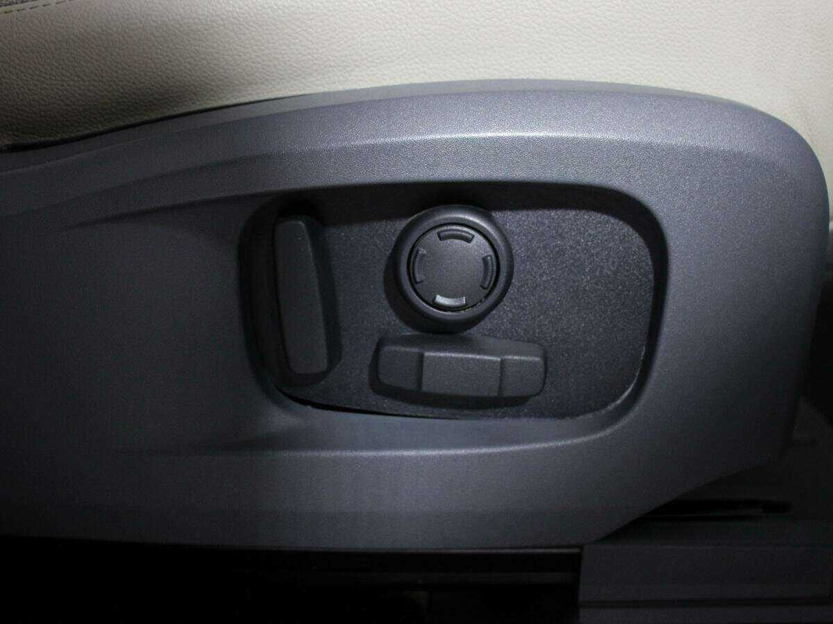 Land Rover Defender с пробегом — 2020 год. Фото: #15