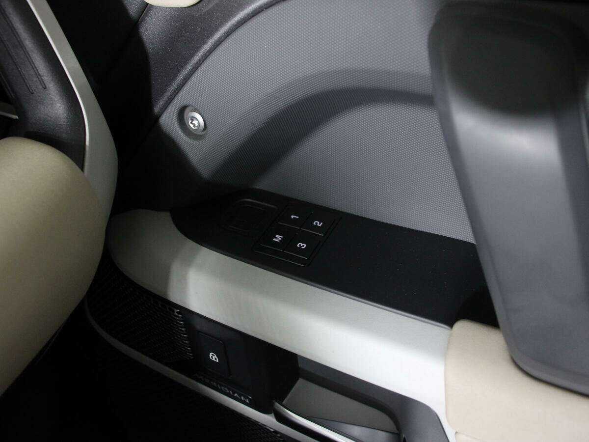 Land Rover Defender с пробегом — 2020 год. Фото: #25