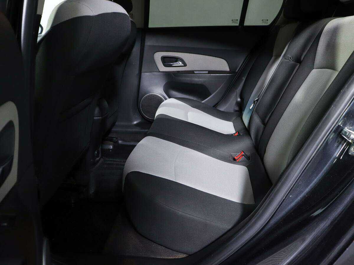 Chevrolet Cruze с пробегом — 2012 год. Фото: #7
