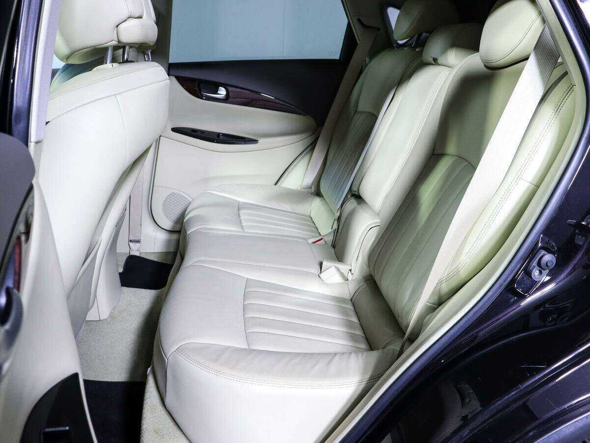 Infiniti EX с пробегом — 2011 год. Фото: #6