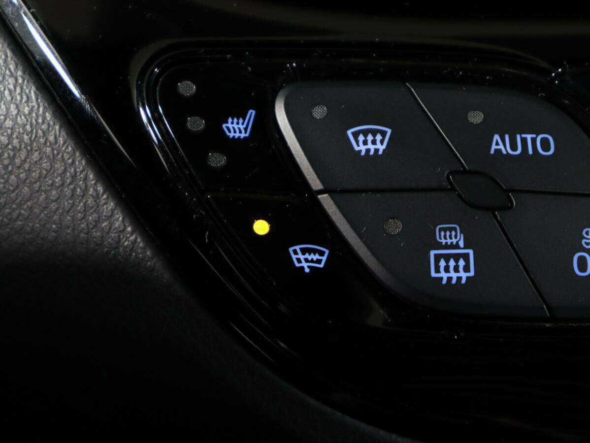 Toyota C-HR с пробегом — 2019 год. Фото: #13