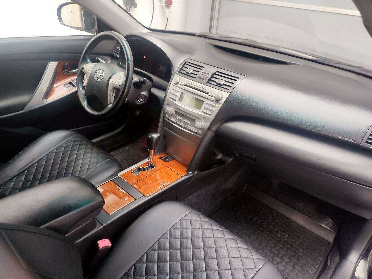 Toyota Camry с пробегом — 2010 год. Фото: #6