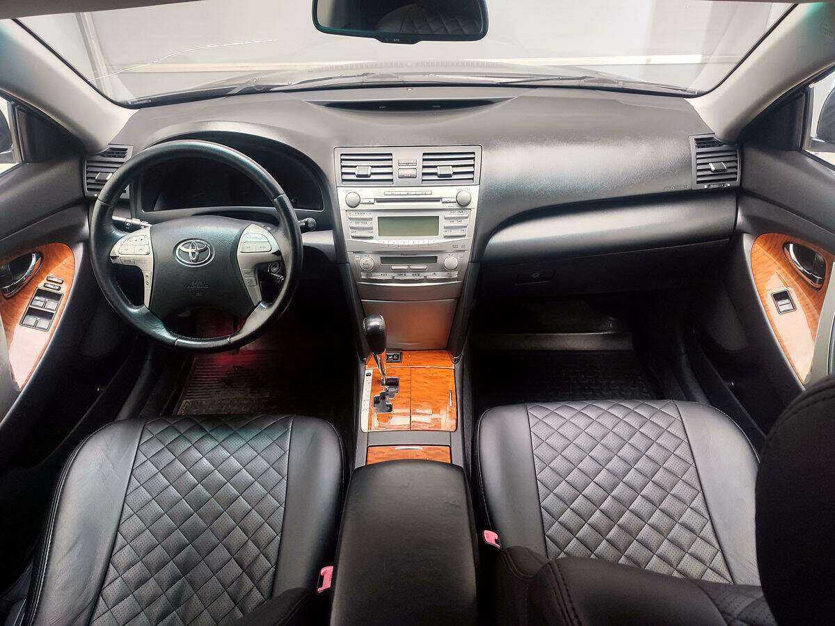 Toyota Camry с пробегом — 2010 год. Фото: #8