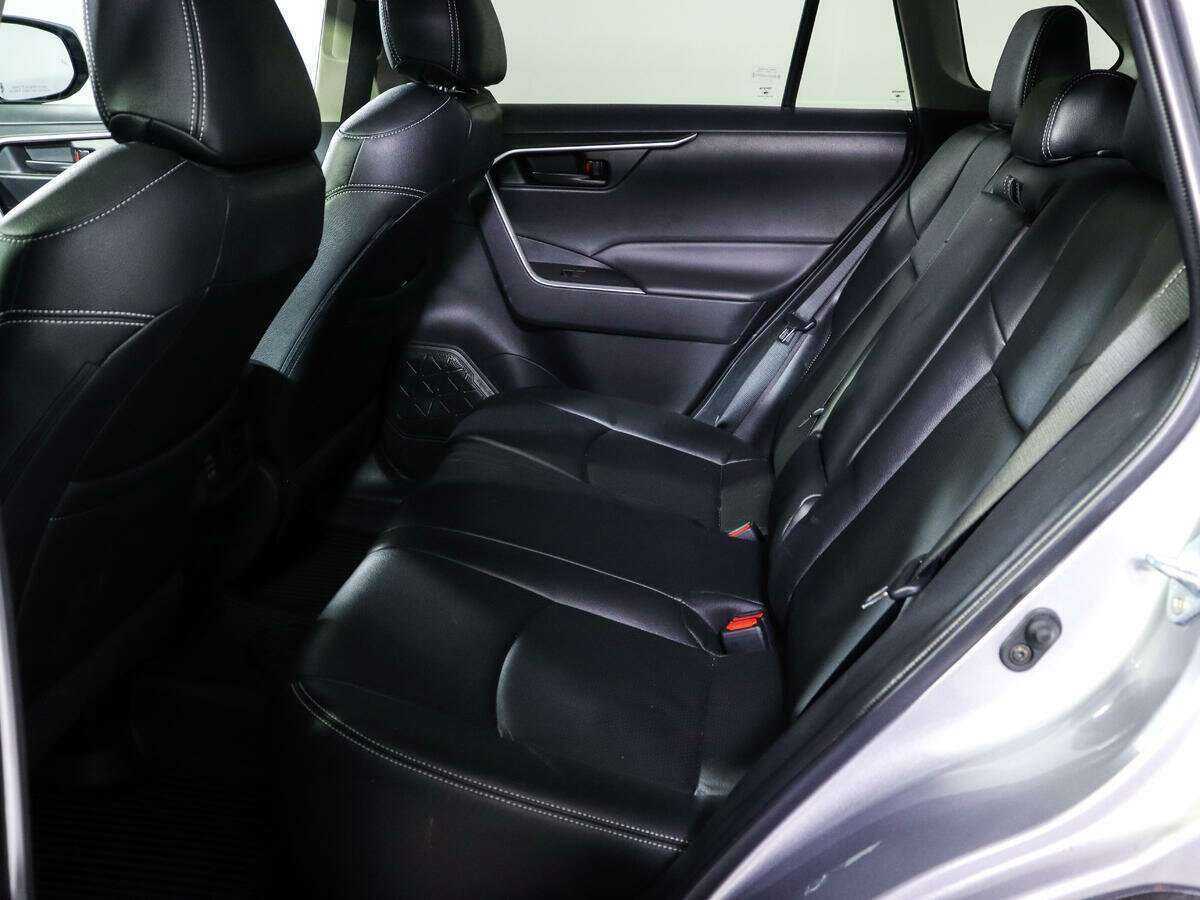 Toyota RAV4 с пробегом — 2022 год. Фото: #7