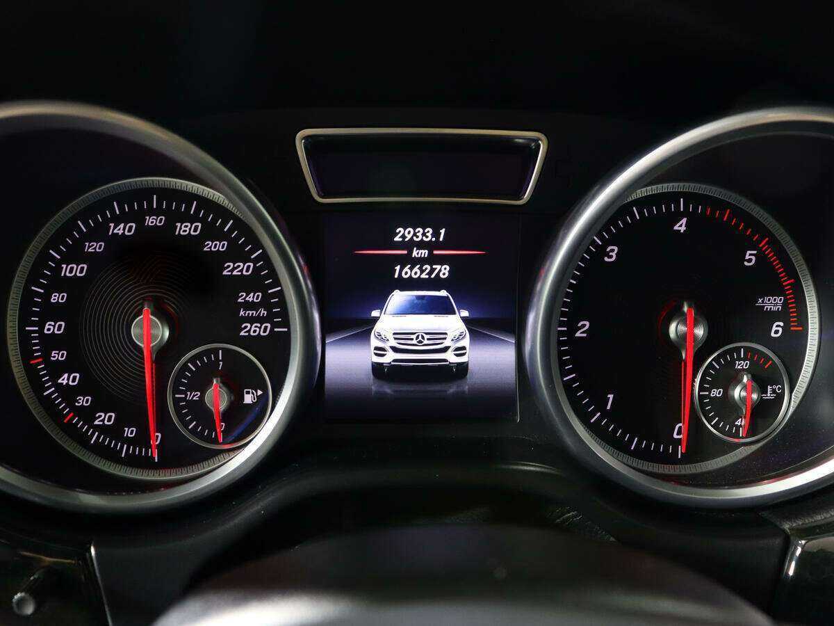 Mercedes-Benz GLE с пробегом — 2015 год. Фото: #7