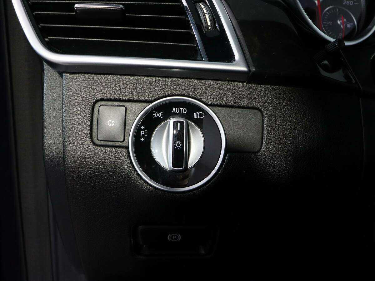 Mercedes-Benz GLE с пробегом — 2015 год. Фото: #15