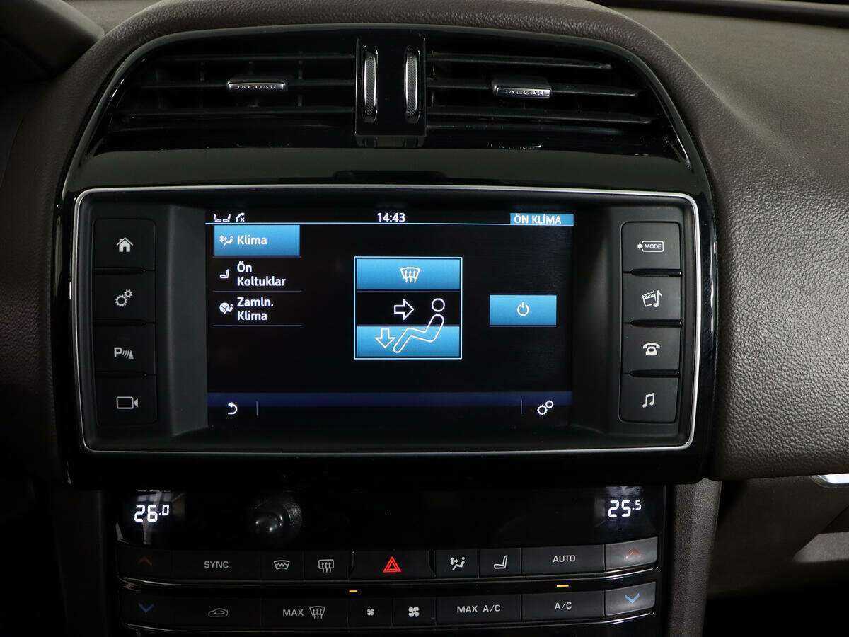 Jaguar F-Pace с пробегом — 2017 год. Фото: #31