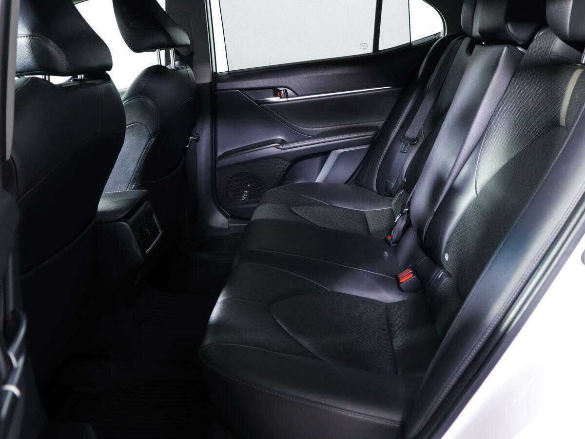 Toyota Camry с пробегом — 2021 год. Фото: #8