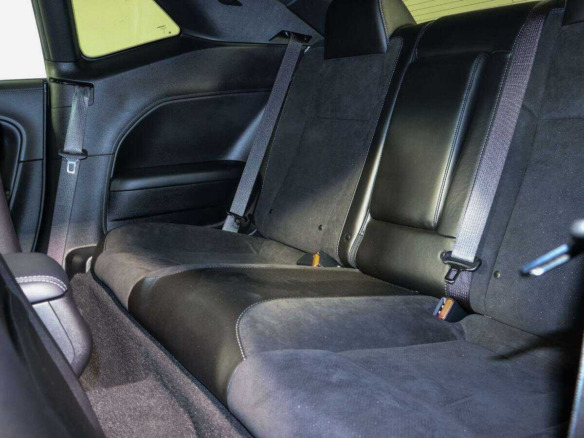 Dodge Challenger с пробегом — 2021 год. Фото: #8