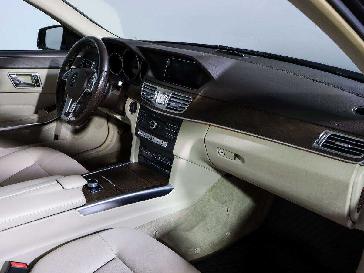 Mercedes-Benz E-Класс с пробегом — 2015 год. Фото: #6