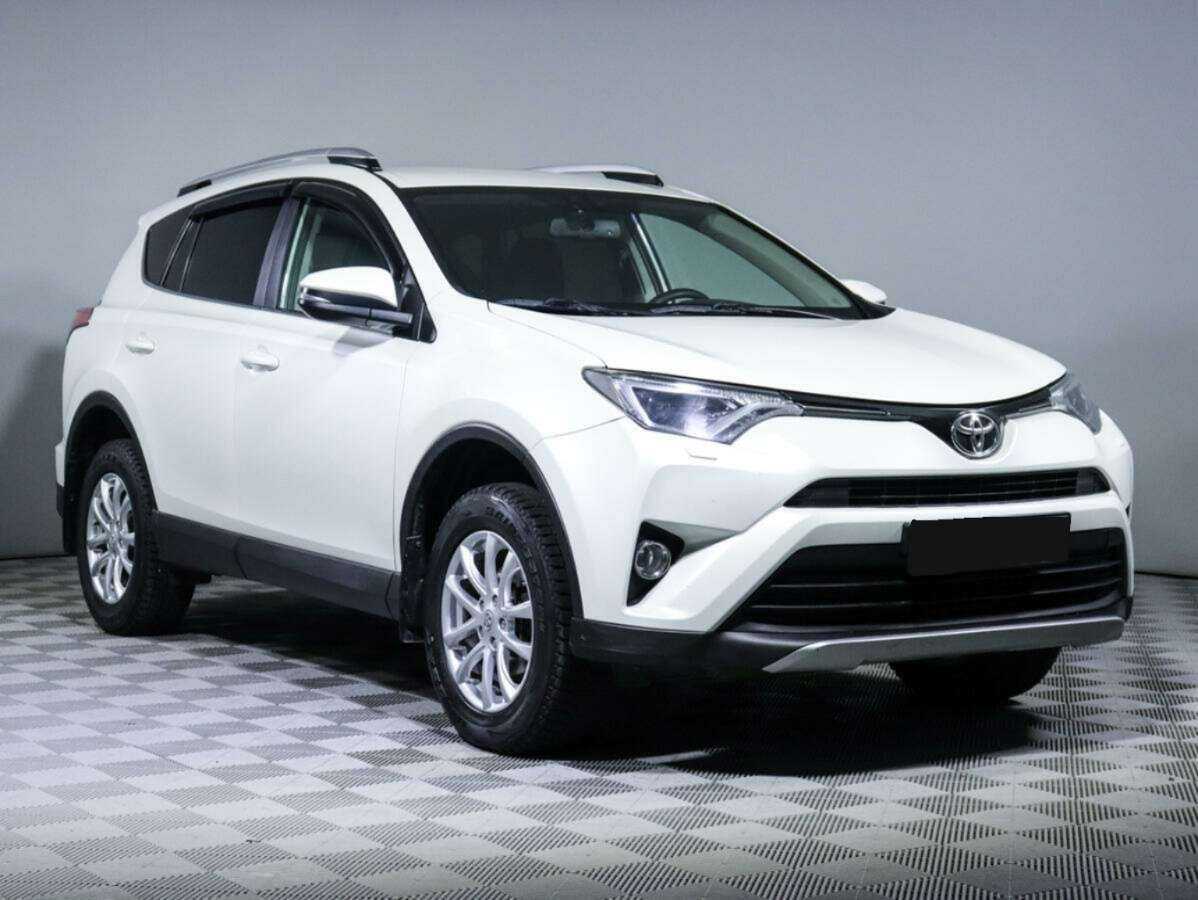Toyota RAV4 с пробегом — 2017 год. Фото: #2