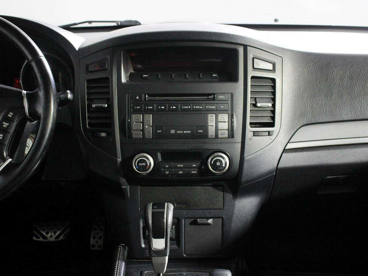 Mitsubishi Pajero с пробегом — 2011 год. Фото: #10