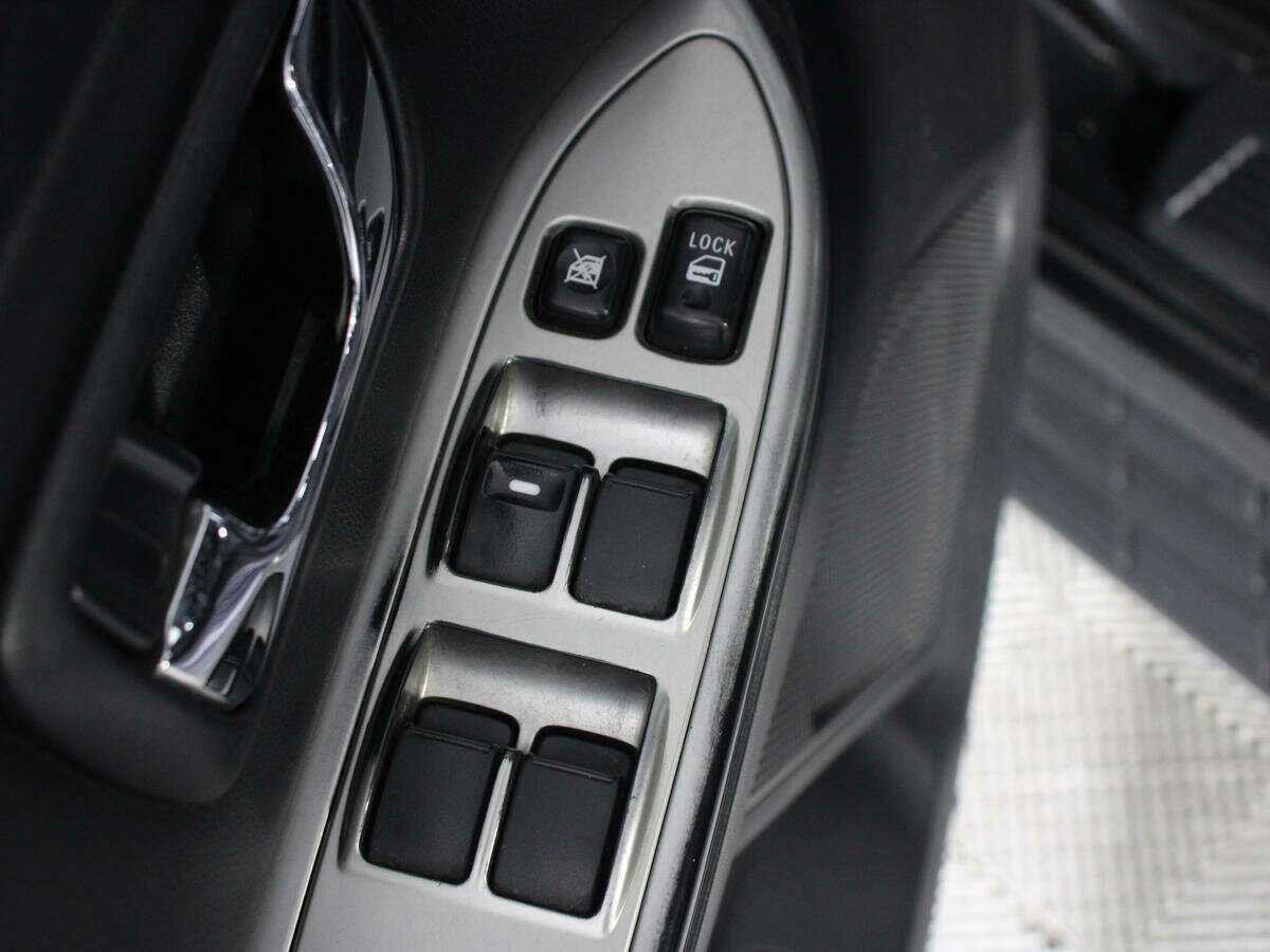 Mitsubishi Pajero с пробегом — 2011 год. Фото: #13