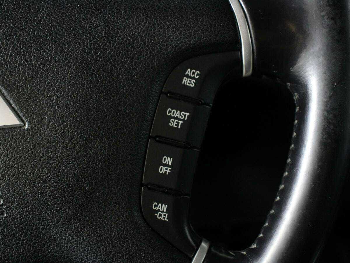 Mitsubishi Pajero с пробегом — 2011 год. Фото: #15