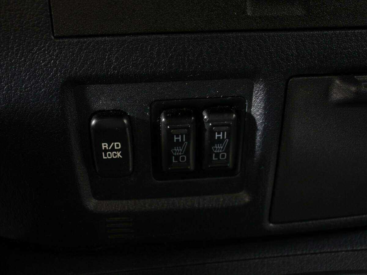 Mitsubishi Pajero с пробегом — 2011 год. Фото: #17