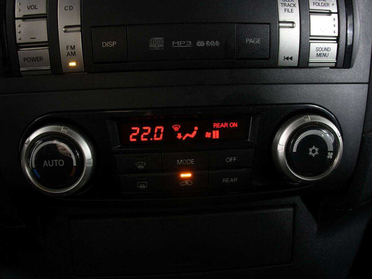 Mitsubishi Pajero с пробегом — 2011 год. Фото: #18