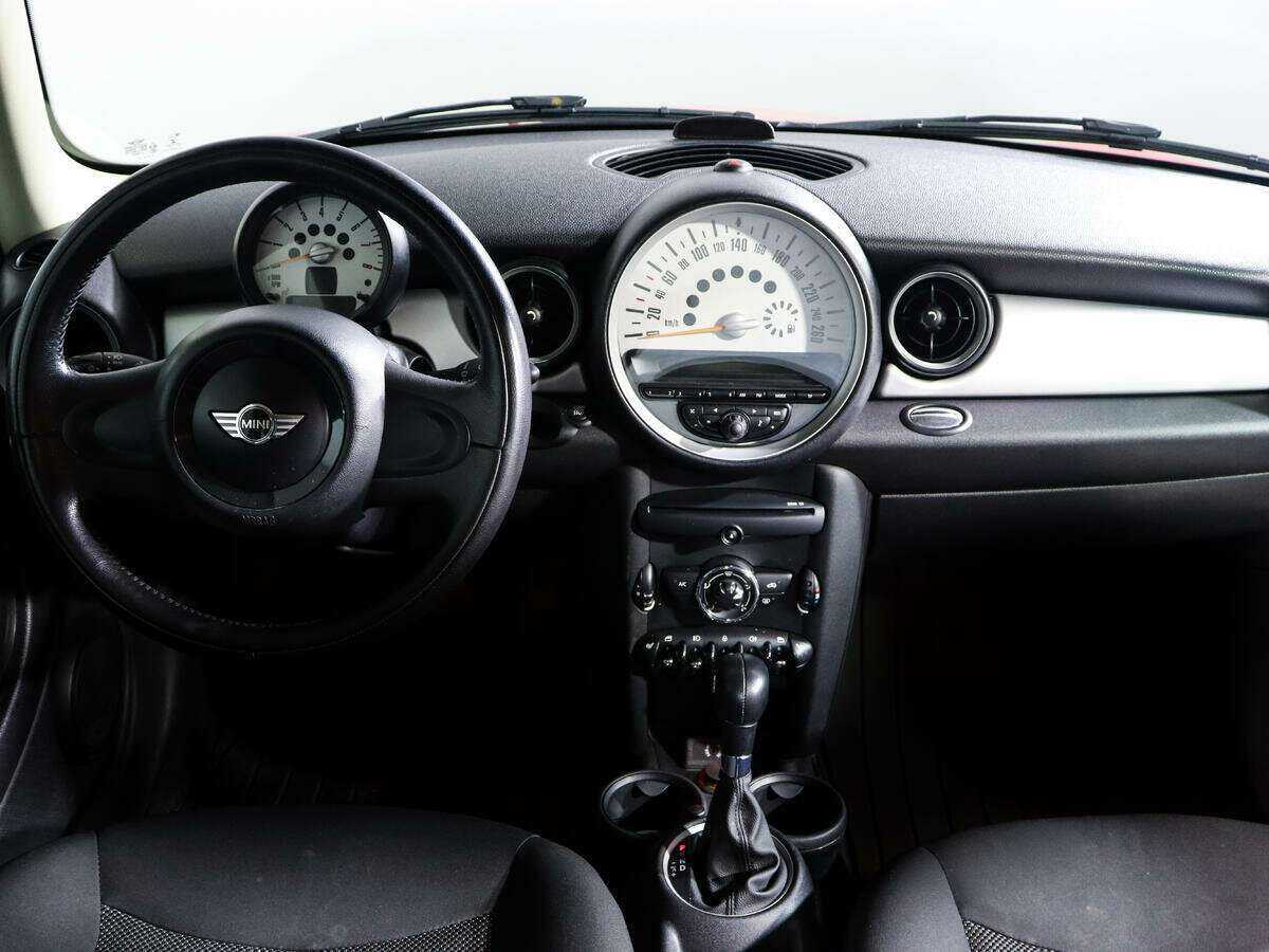 Mini Hatch с пробегом — 2012 год. Фото: #9